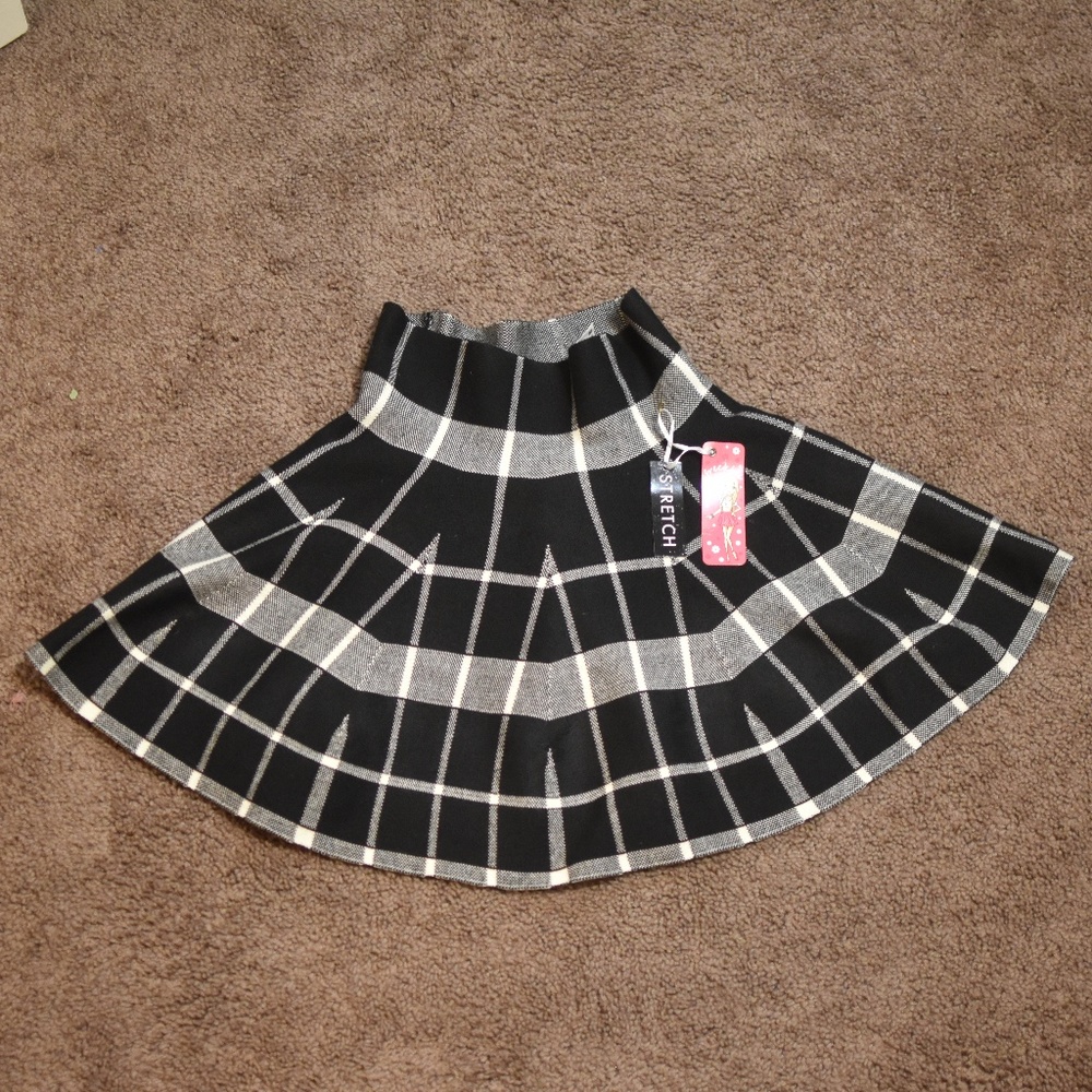 NWT Beautiful Black and White Plaid Strech Skirt